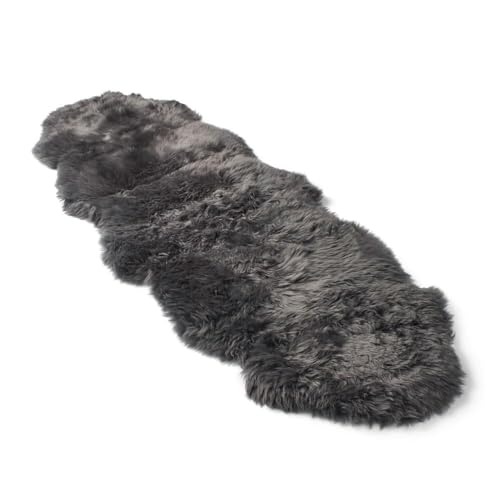 Nordic Sheep Lammfell Teppich 170x60 cm | Lammfell Echt kann auf dem Sofa oder Bett verwendet Werden, ist Gross Atmungsaktiv & Wärmeregulierend | Farbe: Dunkelgrau Nordic Sheep Lammfell Teppich 170x60 cm | Lammfell Echt kann auf dem Sofa oder Bett verwendet Werden, ist Gross Atmungsaktiv & Wärmeregulierend | Farbe: Dunkelgrau von Nordic Sheep