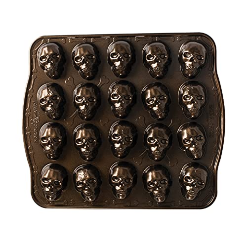 Nordic Ware Totenkopf-Biteletsform, Aluguss, Gugelhupfform mit Totenkopf-Muster, Premium Kuchenform Made in USA, Farbe: Bronze von Nordic Ware