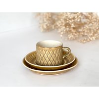Tee-Trio Relief-Set Von Quistgaard - Tasse, Untertasse Und Teller. Kronjyden/Nissen Made in Denmark 1960 Iqua Danish Design von NordicAndNice