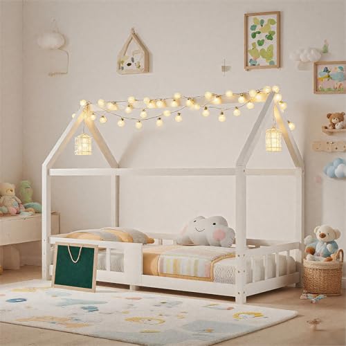 NordicLume Kinderbett Hausform mit Schornstein | Massivholz-Kiefer | 4-Seitigem Schutzgitter | 120kg Traglast | 90x200 cm (Weißes w/Zeichenbrett) von NordicLume