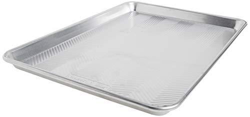 Nordic Ware Prisma Halbblech, metallisch Nordic Ware Prisma Halbblech, metallisch von Nordic Ware