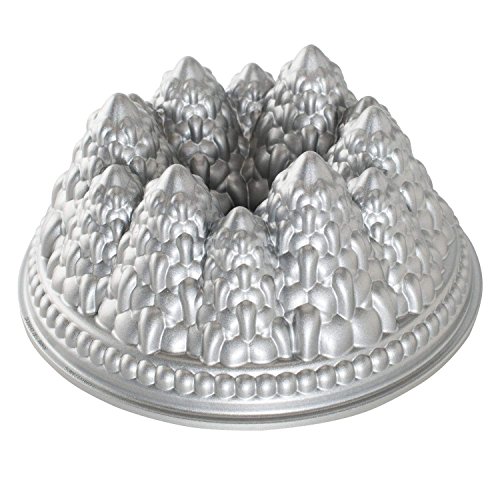 Nordic Ware 89737 - Backform, Kuchenform - Weihnachtsbackform - Tannenbäume, Winterwald - Aluminiumguss, 2,2l von Nordic Ware