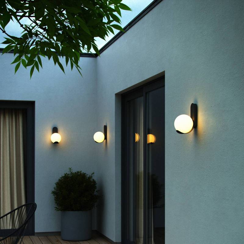 Außenwandleuchte Dalius, schwarz, Kugelschirm weiß von Nordlux