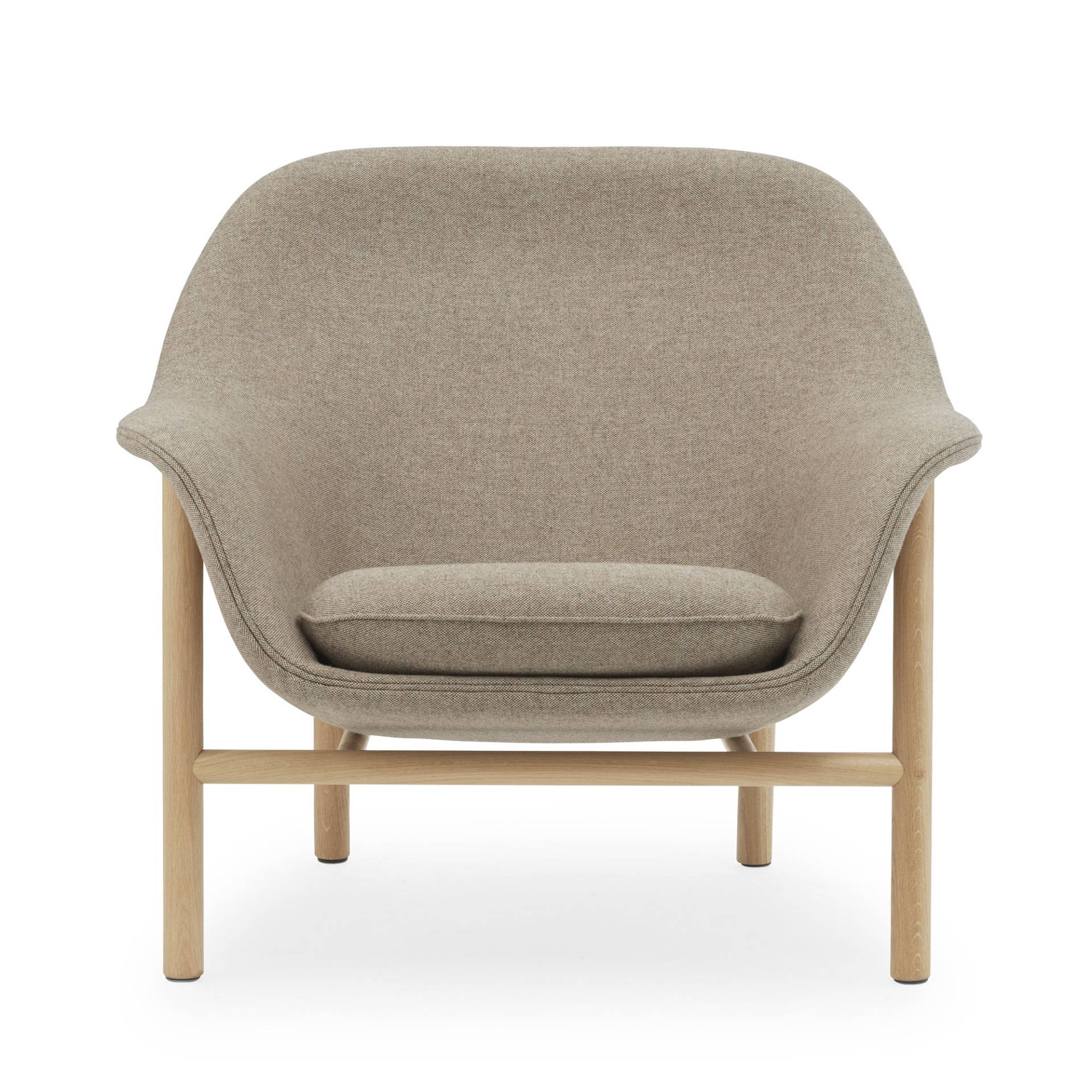 Normann Copenhagen - Drape Lounge Chair niedrig Gestell Eiche - braun/Main Line Flex 23 (75% Schurwolle, 25% Flachs)/Gestell Eiche/BxHxT 93x85x82cm von Normann Copenhagen