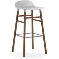 Normann Copenhagen - Form Barstuhl mit Holzgestell und Metallverstrebung von Normann Copenhagen