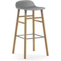Normann Copenhagen - Form Barstuhl mit Holzgestell und Metallverstrebung von Normann Copenhagen