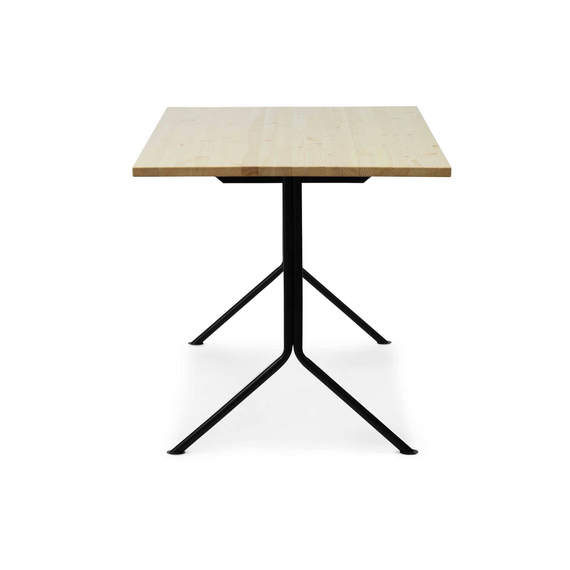 Normann Copenhagen - Kip Schreibtisch Gestell schwarz - kiefer/UV lackiert/Tischplatte Kiefer massiv/ Gestell Stahl pulverbeschichtet/LxBxH 150x80x75c von Normann Copenhagen