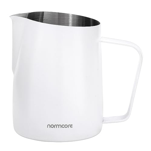 Normcore Milchkrug mit scharfem Ausguss – Espresso Dampfkrug – Milchaufschäumkrug – Espresso Barista Werkzeug – Antihaftbeschichtung Weiß – 600 ml von Normcore