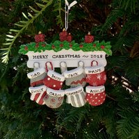 Familie Von 8 Handschuhe Ornament, Personalisierte Weihnachtsverzierung, Maßgeschneiderte Familien Achtköpfige Gestrickte Winterhandschuhe 2025 von NorthPoleTreasures