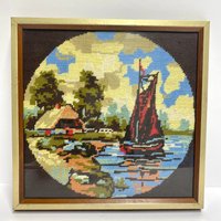 Vintage Landschaft Am See W/Segelboot Nadelspitze Gerahmt Wandbehang Stickerei Original Kunstwerk Gobelin Bauernhaus Rahmen von Nostalgicpossessions