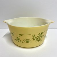 Vintage Pyrex Rührschüssel Shenandoah Cinderella Auflaufform #473-B Corning Ware Hergestellt in Den Usa Grün Auf Gelb von Nostalgicpossessions