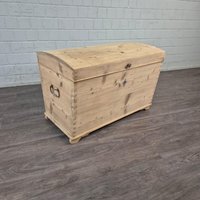 26767 Truhe Gründerzeit 1880 Massiv Kiefer Antik 26767 Truhe Gründerzeit 1880 Massiv Kiefer Antik von Nostalgiepalast