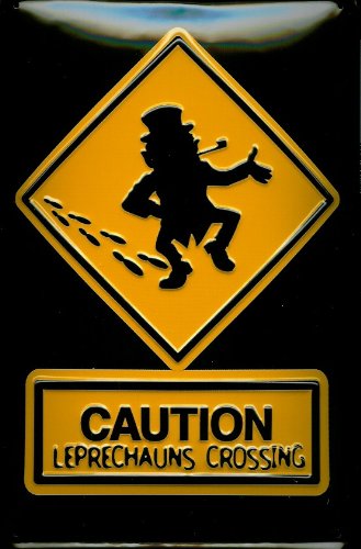 Caution Leprechaun Leprechauns Crossing Nostalgic 3D geprägtes & gewölbtes Starkes Metall-Blechschild, 20 x 30 x 1,5 cm von Nostalgische Welten Andreas Schmidt