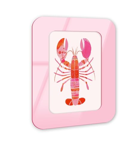 Grand Lobster's Tale II Retro Coastal Decor Art – Rosa abgerundeter Acryl-Wandrahmen, 25,4 x 38,1 cm – skulpturelle dimensionale Wandkunst – Modern Decor von NOTORIART Grand Lobster's Tale II Retro Coastal Decor Art – Rosa abgerundeter Acryl-Wandrahmen, 25,4 x 38,1 cm – skulpturelle dimensionale Wandkunst – Modern Decor von NOTORIART von NotoriArt