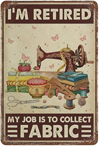 Vintage Metall-Blechschild Sewing I'M Retired My Job Is To Collect Stoff Nähmaschine Kanalisation Geschenk Heimdekoration Lustige Neuheit Küche Bar Club Garage Garten Bauernhof Wandkunst Blechschilder von Nufar