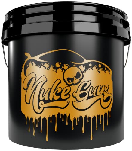 Nuke Guys Golden Bucket Limited Edition - Gold Bucket Wascheimer 3.5 US Gallonen - Autowascheimer für die Autowäsche/Motorradwäsche Nuke Guys Golden Bucket Limited Edition - Gold Bucket Wascheimer 3.5 US Gallonen - Autowascheimer für die Autowäsche/Motorradwäsche von Nuke Guys