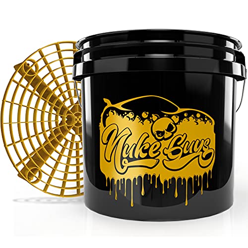Nuke Guys Golden Bucket Limited Set - GritGuard Wascheimer 3.5 Gallonen und GritGuard Eimereinsatz in Gold - Autowascheimer mit Schmutzsieb für die schonende Autowäsche/Motorradwäsche von Nuke Guys