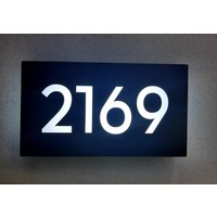 Beleuchtetes Hausschild, Moderne Led Hausnummer, Individuelles Adressschild von NumericSign