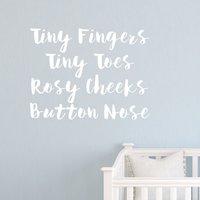 Tiny Finger Toes Wandzitat - Wandsticker Zitat Wanddeko Muskatnuss Tiny Finger Toes Wandzitat - Wandsticker Zitat Wanddeko Muskatnuss von NutmegWallStickers