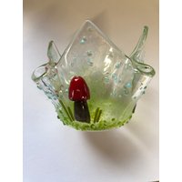 Toadstool Und Blumen Teelichthalter. Muttertag von Nuttysglassstudio