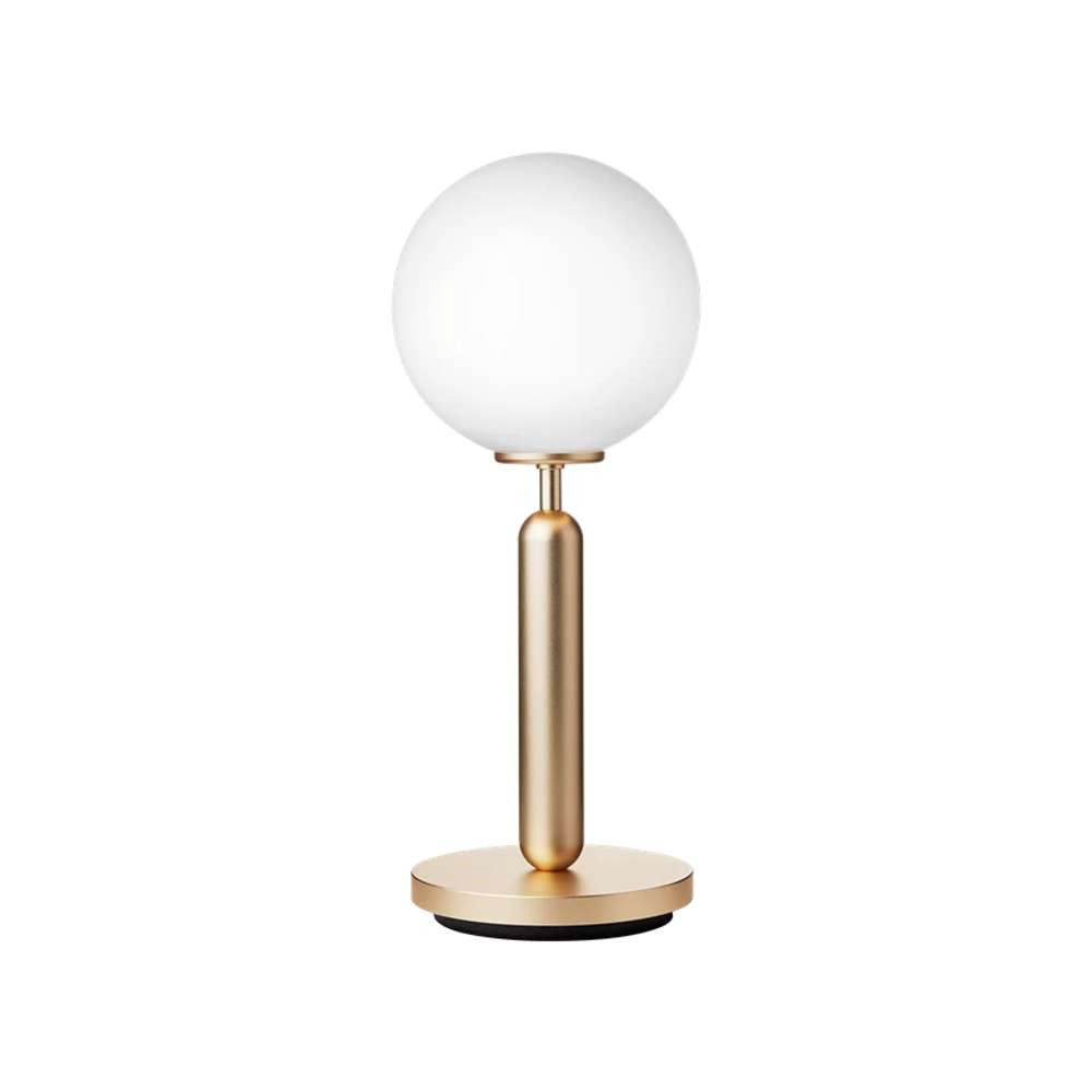 Nuura - Miira Tischleuchte Brass/Opal White von Nuura