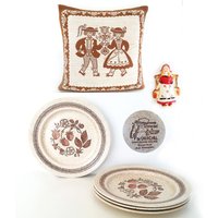 The Dutch Folk Dance Collection Vintage 50Er Jahre 4Er Set Teller Kissen Figur Lot Of 6 Homespun Stonecast Churchill Keramik von OBJECTSofMATTER