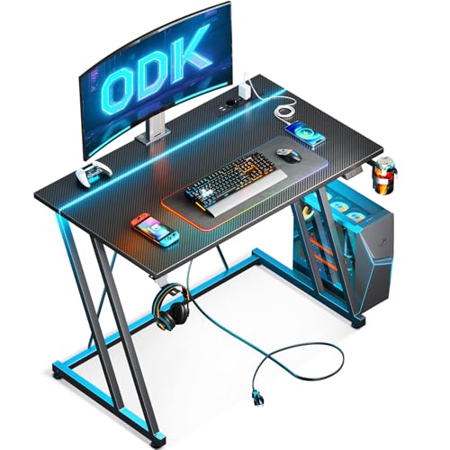 ODK 80 × 50 cm Gaming Tisch mit LED & Steckdose, Gaming Schreibtisch mit Becherhalter und Kopfhörerhaken, Doppel-Z-Rahmen-Design Kleiner Computertisch, Carbon Fiber Schwarz ODK 80 × 50 cm Gaming Tisch mit LED & Steckdose, Gaming Schreibtisch mit Becherhalter und Kopfhörerhaken, Doppel-Z-Rahmen-Design Kleiner Computertisch, Carbon Fiber Schwarz von ODK