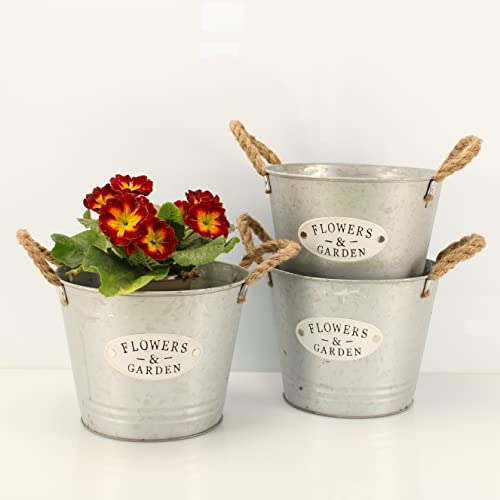 OF 3 runde Blumentöpfe, Eimer aus Zink und Schriftzug “Flowers & Garden“ - Garten Blumentopf Set (3 mittlere Eimer P70) von OF