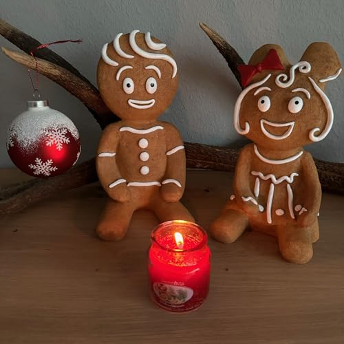 OF 2 Deko Figuren Lebkuchenmann & Frau sitzend als Weihnachtsdeko für innen & aussen - Gartenfiguren - 24 cm groß von OF