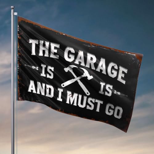 Lustige Raumdekoration, Flagge "The Garage Is And I Must Go", Jungen, Schlafzimmer, Zubehör, Flaggen für Zimmer, Teenager, Mädchen (60 x 90 cm) von OGBD