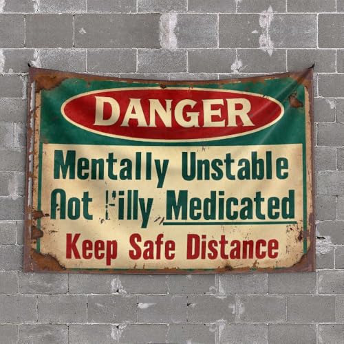OGBD Zimmertür-Dekoration, Motiv: Gefahr, geistig unstabil, nicht 'Illy Medicated.Keep Safe Distance Tapisserie, Jungen-Zimmer-Dekor, Jugendliche-/Herren-Dekor (100 x 150 cm) von OGBD