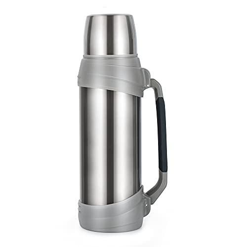 OKADI Große Kaffee-Thermoskanne für Reisen – Isolierter Wasserkrug 2,5 l klassische Vakuumflasche mit Kunststoffbecher – Edelstahl-Wasserflasche zum Wandern, Angeln von OKADI