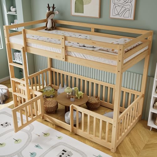 OKMYHOME Etagenbett 90 x 200 cm – Kinderbett mit Ecktreppe, Barrieren und kleiner Tür – Massivholz – ohne Matratze – Natur von OKMYHOME