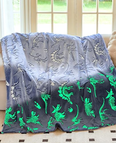 OLAOLA Kuscheldecke Kinder, Dinosaurier Decke Leuchtet im Dunkeln, Weiche Flauschig Fleecedecke Geschenke für Jungen Mädchen, Warme Kuschelige Sofadecke (130 x 150cm, Dinosaurier-Fossil) von OLAOLA