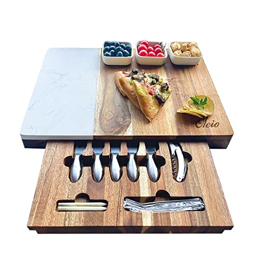 OLEIO Servierbrett, Käseplatte und Aufschnittplatte aus Akazienholz mit Marmorplatte, Keramikschalen und umfangreichem Käsebesteckset I 17-teiliges Charcuterie Set für den gehobenen Anspruch von OLEIO