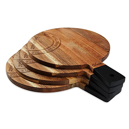 OLEIO hochwertiges 4er-Set Schneidbretter I Frühstücksbrett, Servierbrett & Vesperbrett aus massivem Akazienholz I Mit Gravur Bon appétit & Griff I Natürliche Unikate für Küche & Tisch von OLEIO