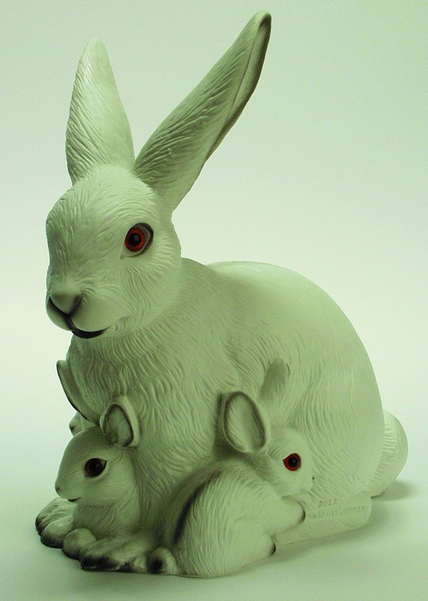 Deko Figur Hase mit 2 Häschen H 34 cm Gartenfigur Dekofigur aus Kunststoff von OM