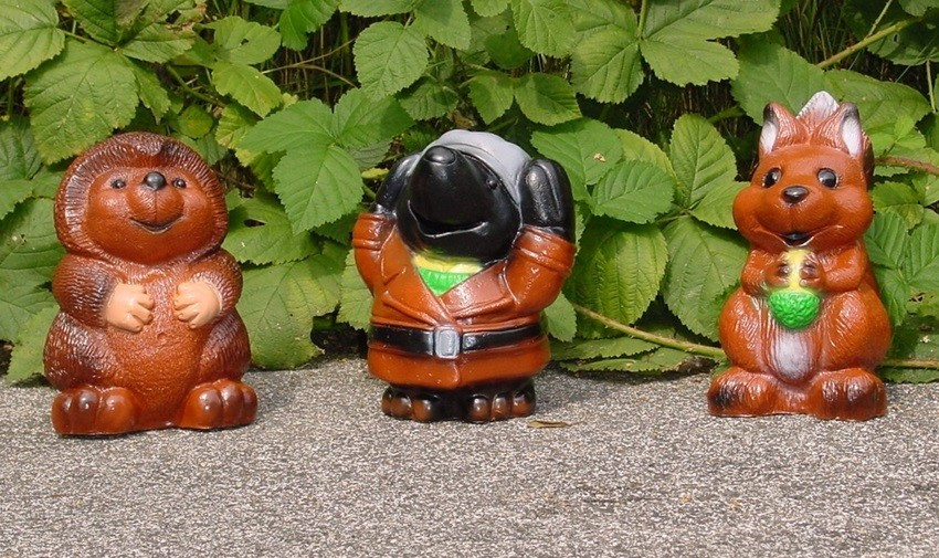 Deko Figuren Igel Maulwurf Eichhörnchen H 18 cm sortiert 3-er Set Gartenfiguren Dekofiguren von OM