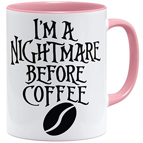 OM3® A Nightmare Before Coffee - Statement Tasse mit Spruch Weihnachten | Keramik Becher | 11oz 325ml | Beidseitig Bedruckt | Rosa von OM3