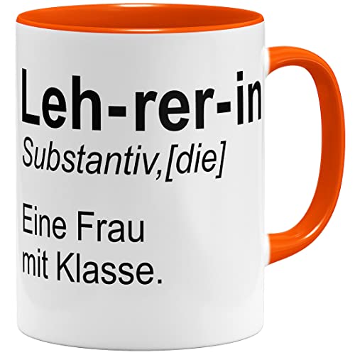 OM3® Eine Frau mit Klasse - Lehrerin Tasse mit Spruch - Lehrergeschenk | Keramik Becher | 11oz 325ml | Beidseitig Bedruckt | Orange von OM3