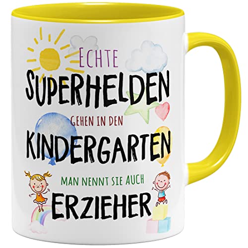 OM3® Erzieher Superheld Tasse mit Spruch - Geschenkidee - Keramik Becher - 325ml - Beidseitig Bedruckt - Gelb von OM3