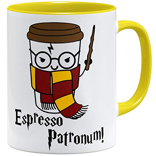 OM3® Espresso Patronum Statement Tasse mit Zauberspruch | Keramik Becher | 11oz 325ml | Beidseitig Bedruckt | Gelb von OM3