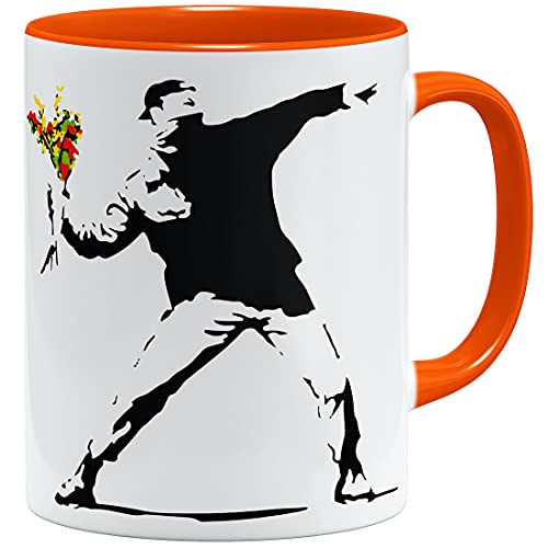 OM3® Flower Thrower Banksy Kaffee-Tasse Blumenwerfer - Keramik Becher - 11oz 325ml - Beidseitig Bedruckt - Orange von OM3