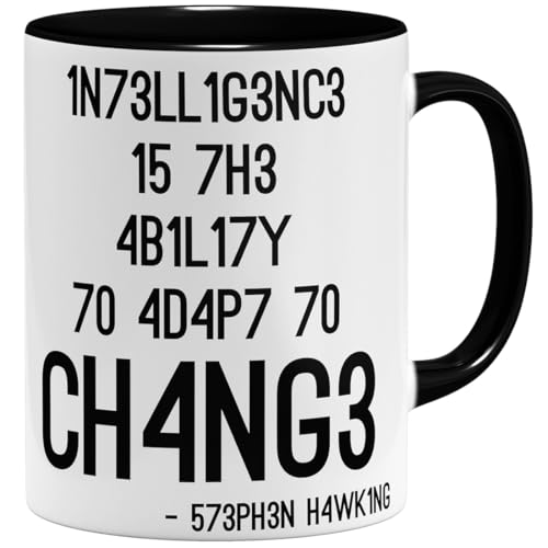 OM3® Hawking Quote Kaffee-Tasse mit Spruch - Intelligence is The Ability to Adapt to Change | Keramik Becher | 325ml | Beidseitig Bedruckt | Schwarz von OM3