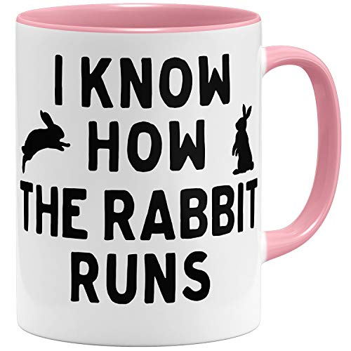 OM3® I Know How The Rabbit Runs - Tasse mit Spruch Denglisch | Keramik Becher | 11oz 325ml | Beidseitig Bedruckt | Rosa von OM3