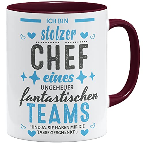 OM3® Ich bin Stolzer Chef eines ungeheuer fantastischen Teams Tasse - Keramik Becher - 11oz 325ml - Beidseitig Bedruckt - Bordeaux von OM3