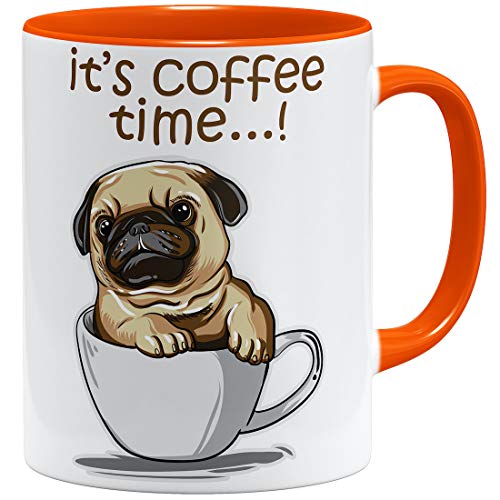 OM3® Pug It's Coffee Time Mops Tasse mit Hundemotiv | Keramik Becher | 11oz 325ml | Beidseitig Bedruckt | Orange von OM3