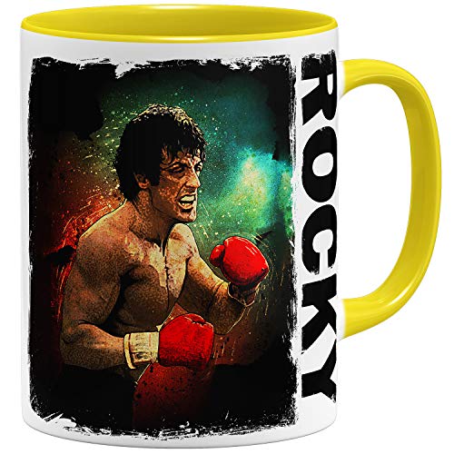 OM3® Rocky Balboa Tasse Boxing 70s 80s Kult Film | Keramik Becher | 11oz 325ml | Beidseitig Bedruckt | Gelb von OM3