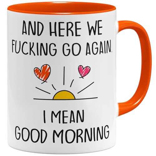 OM3® lustige Tasse mit Spruch - Here we Fucking go Again - Good Morning | Keramik Becher | 11oz 325ml | Beidseitig Bedruckt | Orange von OM3