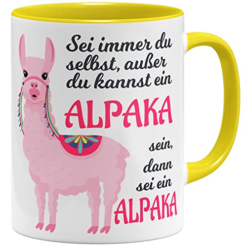 OM3® lustige Tasse mit Spruch - Sei immer du selbst außer du kannst ein Alpaka | Keramik Becher | 11oz 325ml | Beidseitig Bedruckt | Gelb von OM3